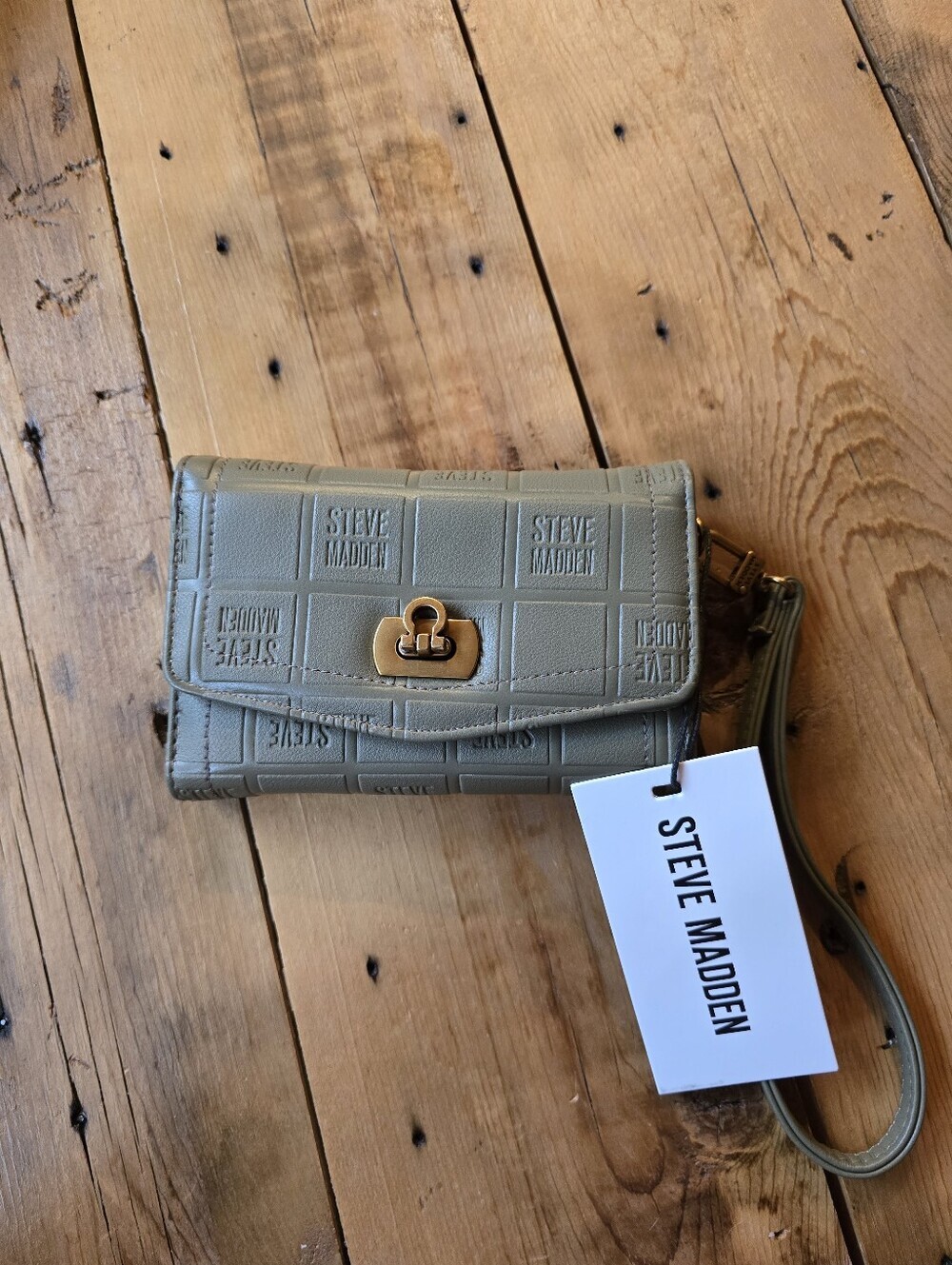 NWT Steve Madden Olive Green Block Embossed Trifold Wristlet Wallet